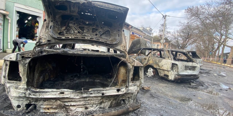 Кількість поранених внаслідок російської атаки по Херсону зросла до 35 (ФОТО)