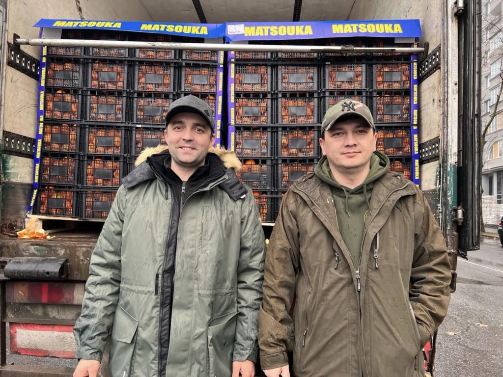 Миколаївщина отримала 20 тонн мандаринів та 20 Starlink від благодійників (ФОТО) 5
