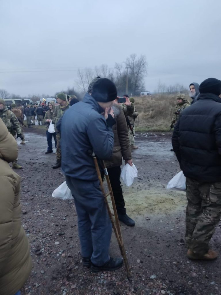 Сьогодні звільнили з полону 140 українських військовослужбовців, серед яких 8 жінок (ФОТО) 5
