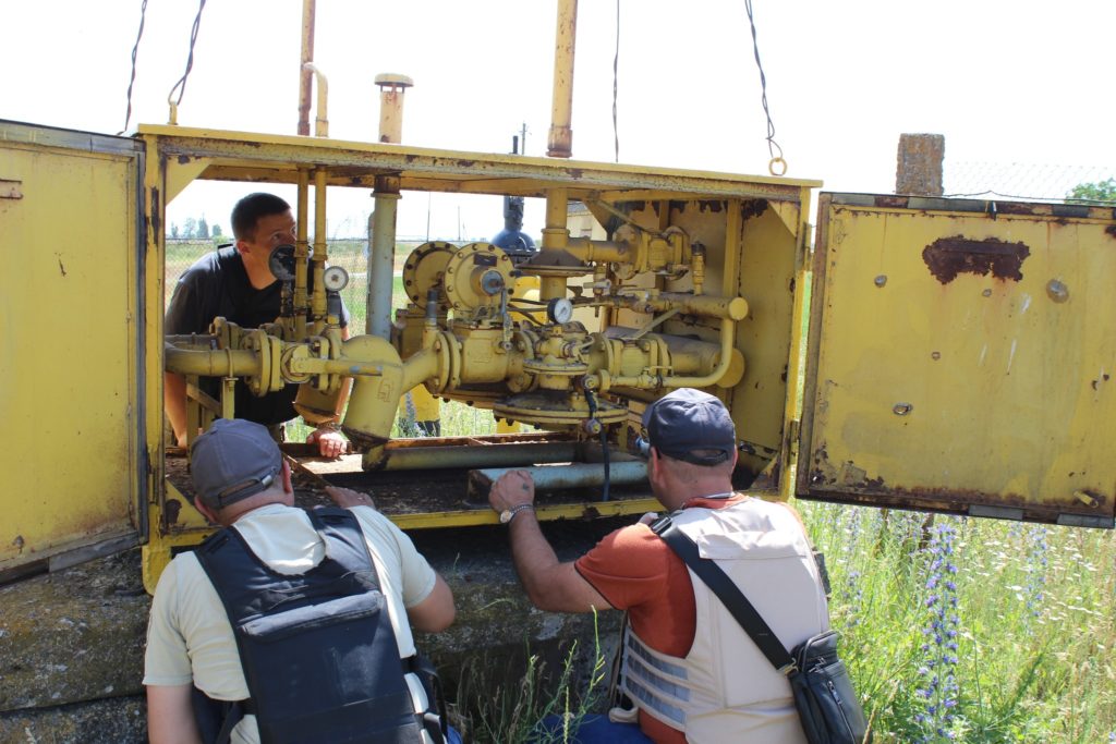 Співробітники «Миколаївгаз» обстежували газопроводи в перервах між обстрілами росіян (ФОТО) 5
