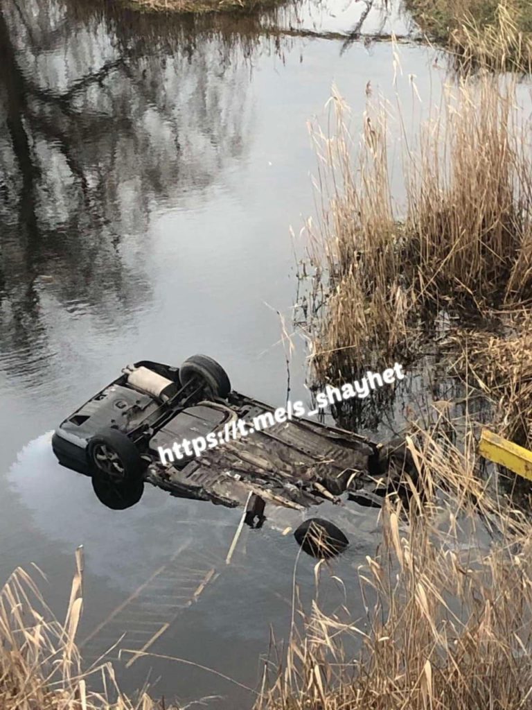 На Миколаївщині - смертельна ДТП: авто з трьома дорослими та двома дітьми впало в річку, всі загинули (ФОТО) 5