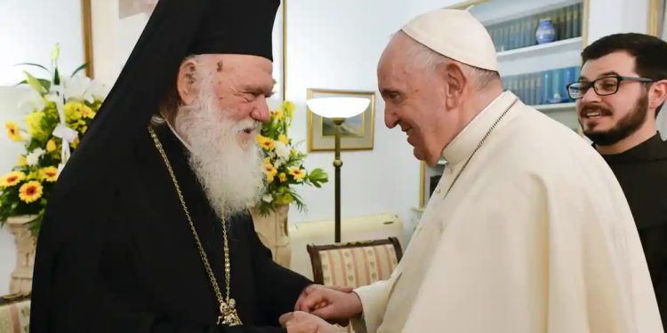 Папа Франциск вирішив назавжди повернути Греції 3 фрагменти Парфенону із мезеїв Ватикану