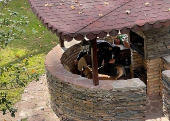 Закривавлений конверт з очима тварин надійшов в українське посольство в Іспанії, куди раніше прислали вибухівку (ФОТО)