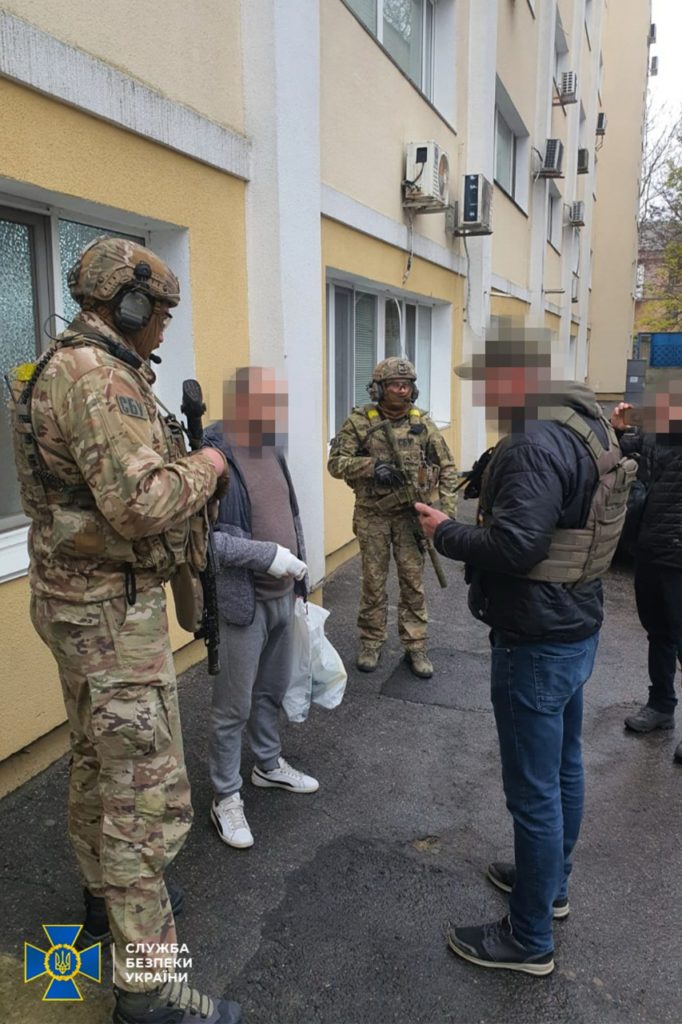 СБУ затримала в Херсоні банкіра, який за вказівкою гауляйтера Сальдо вводив «рубльову зону» (ФОТО) 2