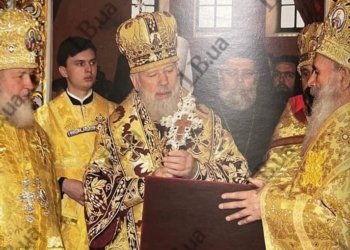 Біда. Митрополиту Питириму стало зле, через це предстоятель УПЦ МП Онуфрій вилив на себе Кров Христову з чаші. Що тепер? (ФОТО)