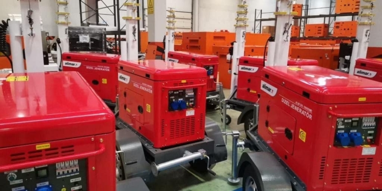 Канада передасть нам 50 освітлювальних веж, 15 вже в Україні (ФОТО)