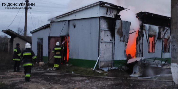 В Снігурівці невідомі підпалили магазин. Що ще горіло за добу (ФОТО)