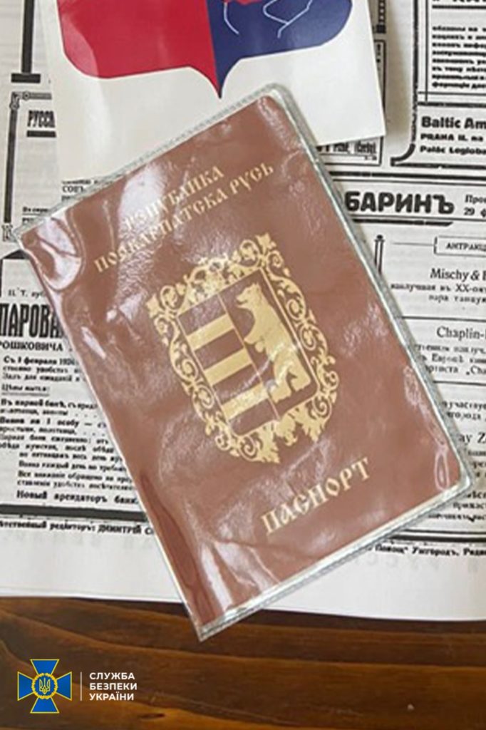 Чергові церковні обшуки виявили вже звичне - російські паспорти, рашистську літературу, російські документи (ФОТО) 11