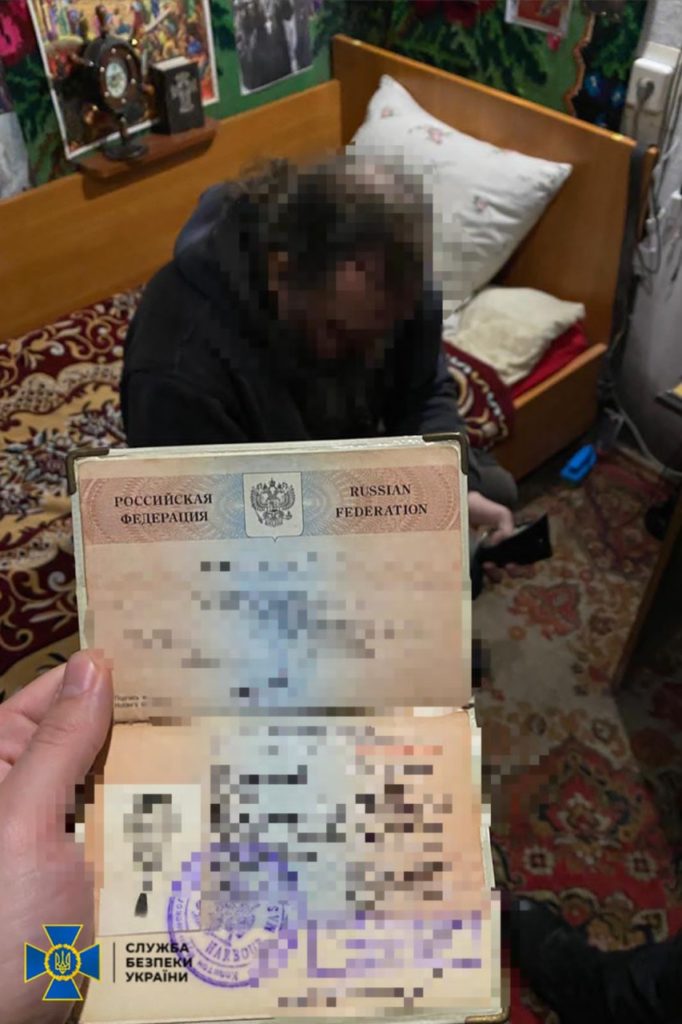 Чергові церковні обшуки виявили вже звичне - російські паспорти, рашистську літературу, російські документи (ФОТО) 25