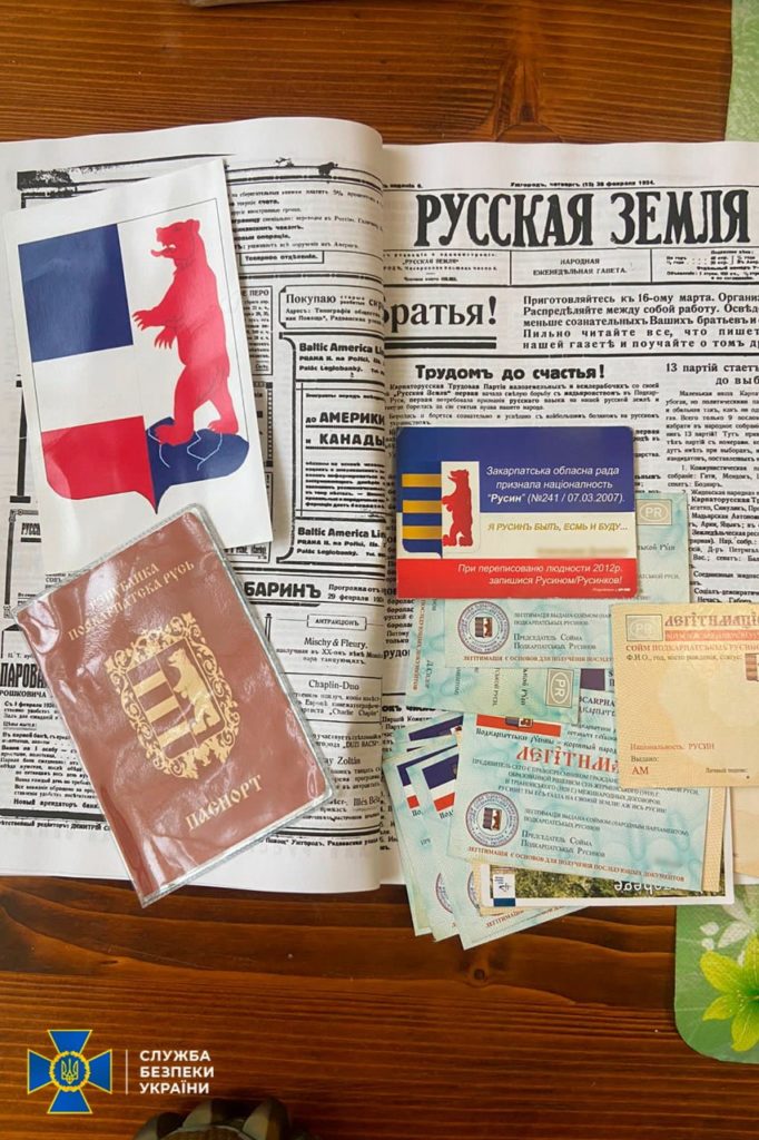 Чергові церковні обшуки виявили вже звичне - російські паспорти, рашистську літературу, російські документи (ФОТО) 15