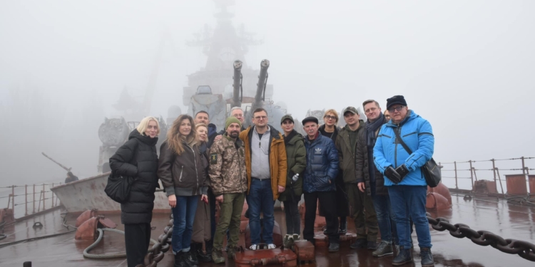 В Миколаєві побував дипломатичний десант – подивились на близнюка потопленого крейсера “Москва” (ФОТО)