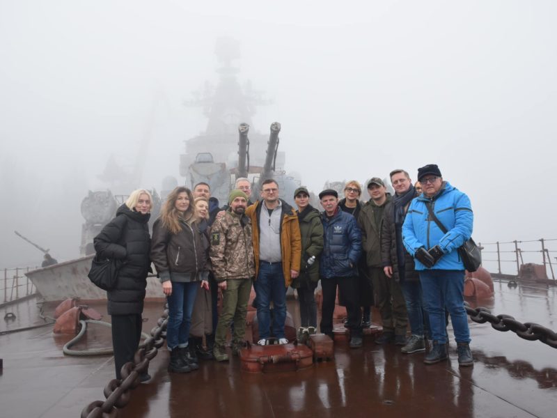 В Миколаєві побував дипломатичний десант – подивились на близнюка потопленого крейсера “Москва” (ФОТО)