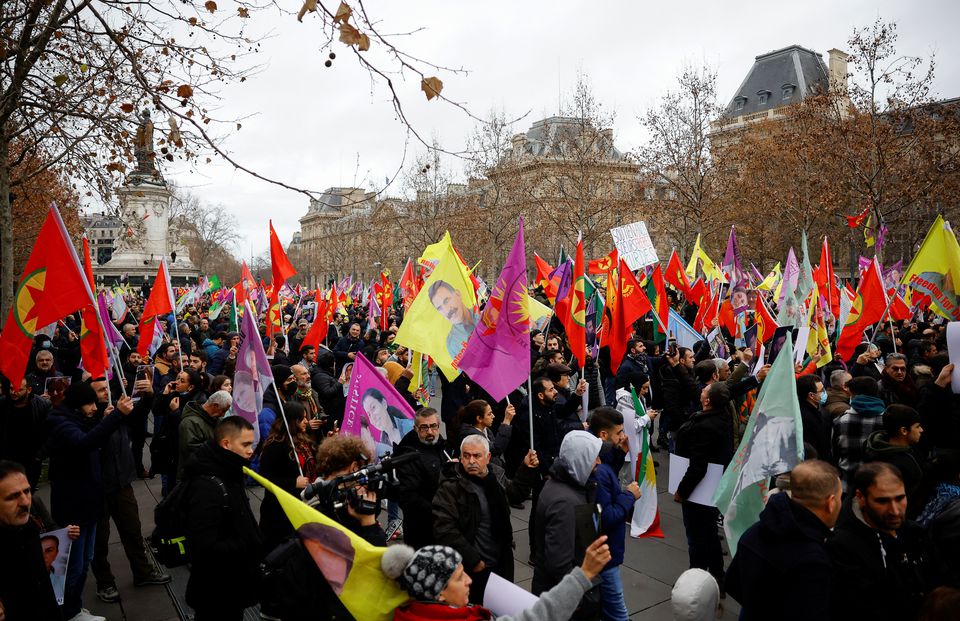 В Парижі продовжуються сутички з поліцією після вбивства 3 курдів (ФОТО) 3