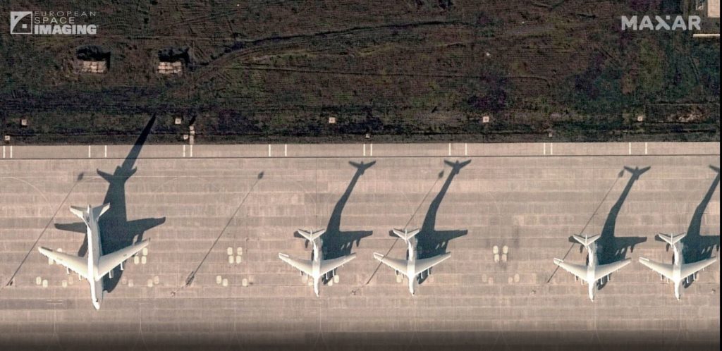 На аеродромі «Енгельс-2» під Саратовом надзвичайна активність - рф готує ракетний удар (ФОТО) 7