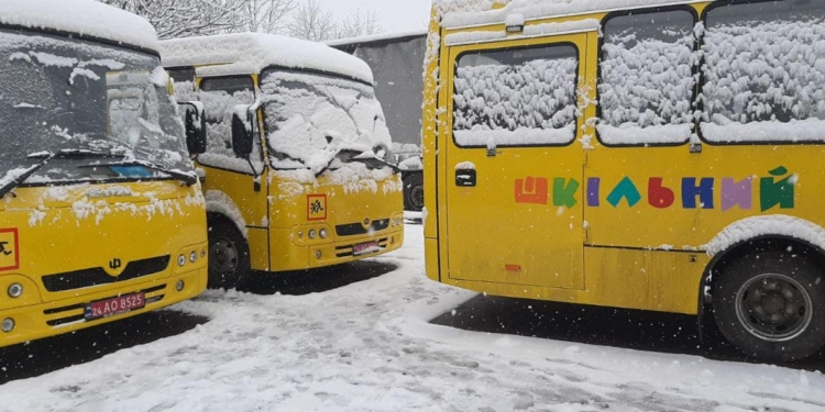 Сім громад Миколаївщини отримали дев’ять шкільних автобусів (ФОТО)