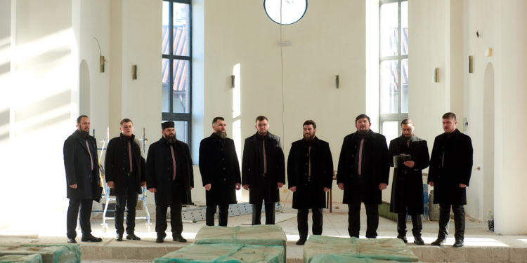 Українські колядки прозвучали від Миколаєва до Покровська: духовенство УПЦ з колядою завітало до захисників на півдні та сході України (ФОТО)