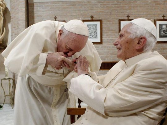 Папа Франциск закликав молитися за експапу Бенедикта - він дуже хворий 1