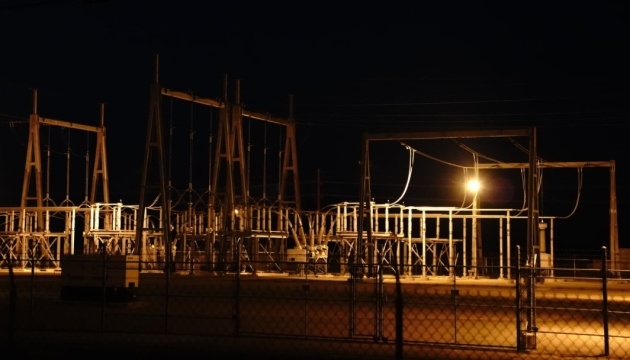 В США невідомі навмисно розстріляли електропідстанцію – цілий регіон без тепла і світла