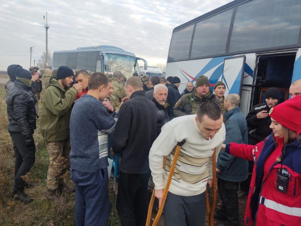 Є миколаївські морпіхи і десантники. До яких підрозділів належать звільнені сьогодні з полону українці (ФОТО) 10