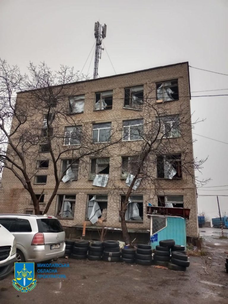 В Миколаєві внаслідок обстрілу постраждала 21 одиниця техніки, розпочато кримінальне провадження (ФОТО) 9