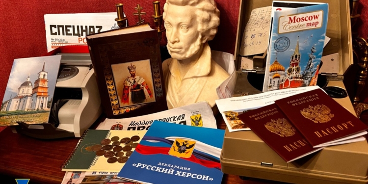 Обшуки у московських попів в Херсоні, на Черкащині, Волині та Житомирщині: СБУ знайшла російські паспорти, «перепустки федеральних радників рф» та прапор «новоросії» (ФОТО)