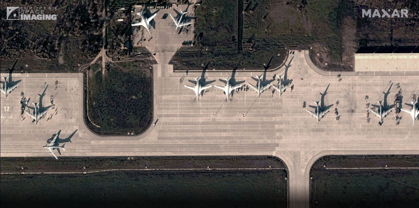 На аеродромі «Енгельс-2» під Саратовом надзвичайна активність – рф готує ракетний удар (ФОТО)