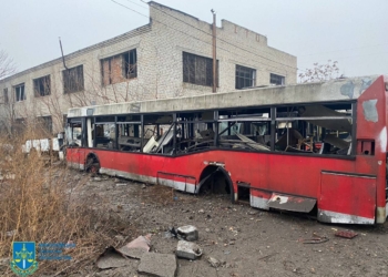В Миколаєві внаслідок обстрілу постраждала 21 одиниця техніки, розпочато кримінальне провадження (ФОТО)