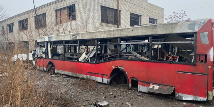 В Миколаєві внаслідок обстрілу постраждала 21 одиниця техніки, розпочато кримінальне провадження (ФОТО)