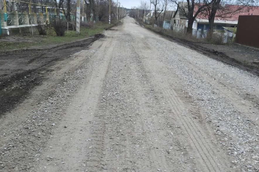 На звільнених територіях Миколаївської області вже ремонтують автошляхи (ФОТО) 11