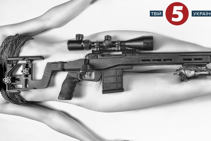 Оголені і зброя. «5 канал» випустив календар з голими журналістками. Думки розділились (ФОТО)