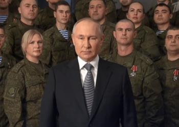 У новорічному зверненні Путіна військові теж виявились фальшивими (ФОТО)