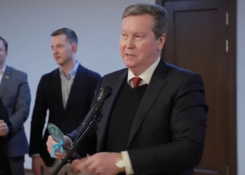 “Хлопчик Вова з Києва мріє про ракети. Вова, ти отримаєш ракети, чекай”, – депутат держдуми біля новорічної ялинки (ВІДЕО)