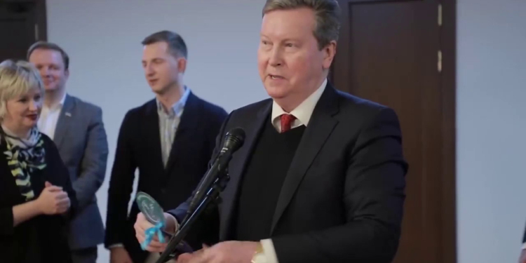 “Хлопчик Вова з Києва мріє про ракети. Вова, ти отримаєш ракети, чекай”, – депутат держдуми біля новорічної ялинки (ВІДЕО)