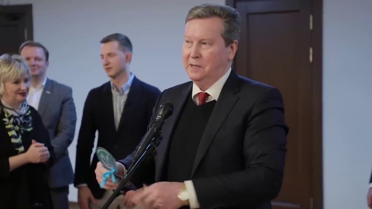 “Хлопчик Вова з Києва мріє про ракети. Вова, ти отримаєш ракети, чекай”, – депутат держдуми біля новорічної ялинки (ВІДЕО)