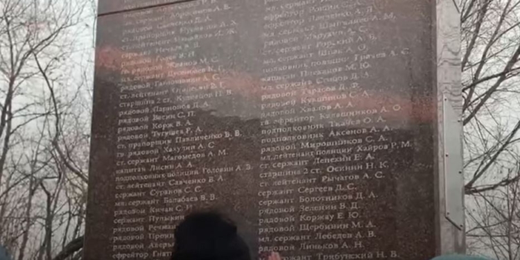 Реальні втрати. У Саратові відкрили стелу з іменами загиблих на війні в Україні (ВІДЕО)