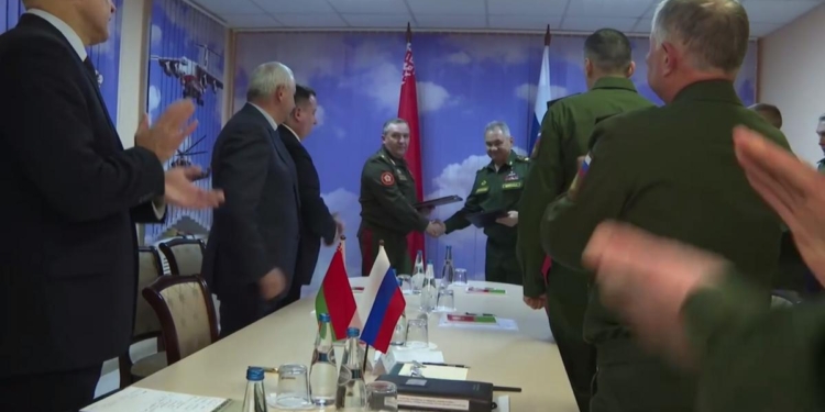 Шойгу прилетів в Мінськ – підписав угоду про регіональну безпеку (ВІДЕО)