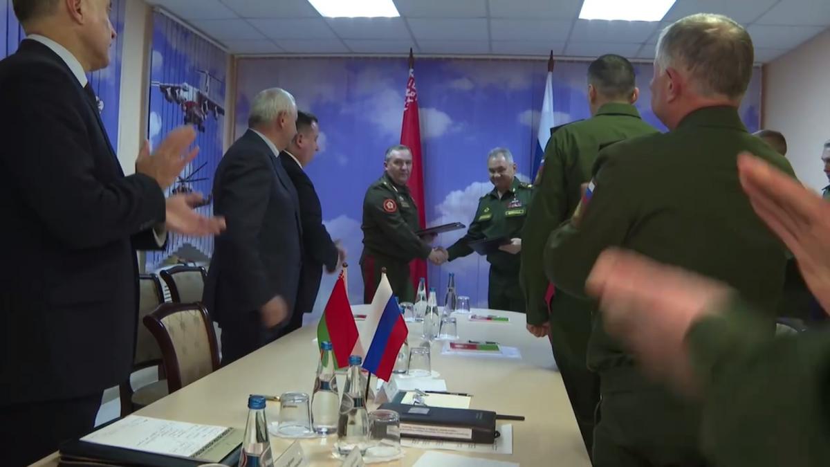 Шойгу прилетів в Мінськ – підписав угоду про регіональну безпеку (ВІДЕО)