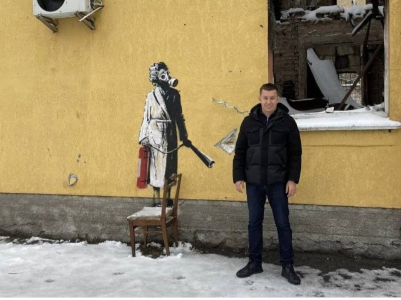 Графіті Бенксі на Київщині будуть охороняти, гостомельські викрадачі в СІЗО, але є юридичні тонкощі