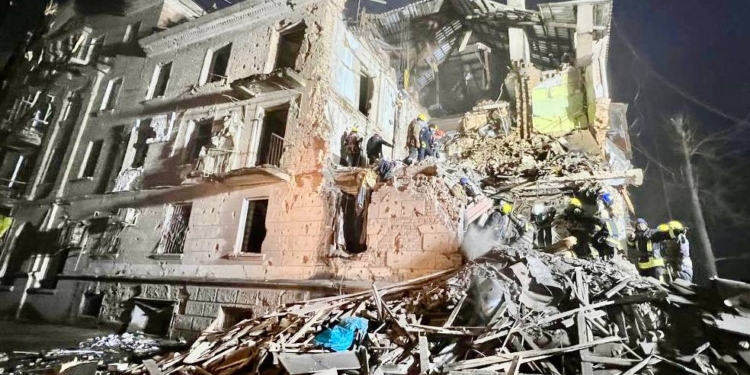 Удар по будинку в Кривому Розі – 3 загиблих, 13 поранених, під уламками дитина