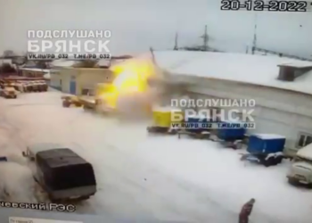 В Брянській області попав на відео безпілотник, який влучив в об’єкт енергетики (ВІДЕО)