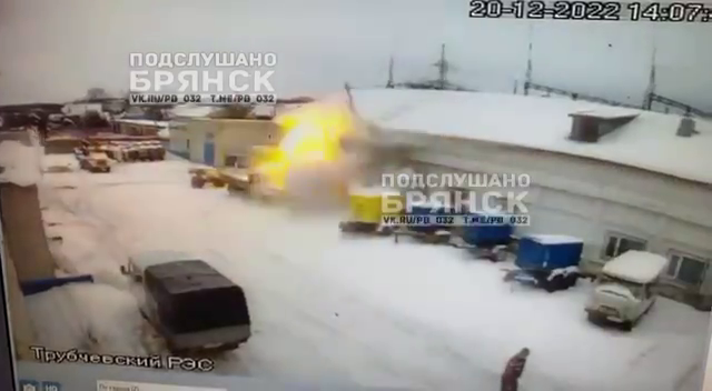 В Брянській області попав на відео безпілотник, який влучив в об’єкт енергетики (ВІДЕО)