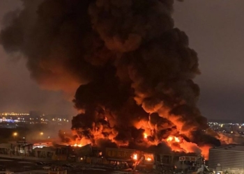 В Москві горить величезний торговий центр, всередині постійнй вибухи (ФОТО, ВІДЕО)