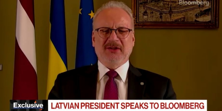 Не обовязково доставляти Путіна до суду, трибунал може бути й заочним, – президент Латвії