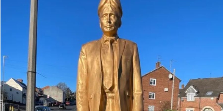 У Великій Британії встановили членоголового путіна – щоб було в кого яйцями кидати (ФОТО)