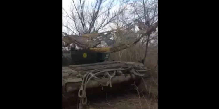 Два російські безпілотники доровільно здалися танку ЗСУ (ВІДЕО)