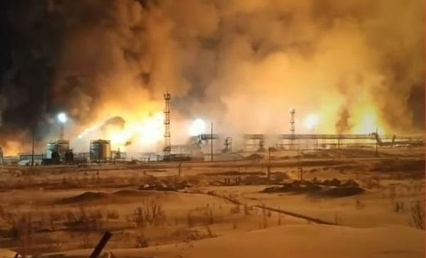 В Сибіру велика пожежа після вибуху на нафтогазовому родовищі (ВІДЕО)