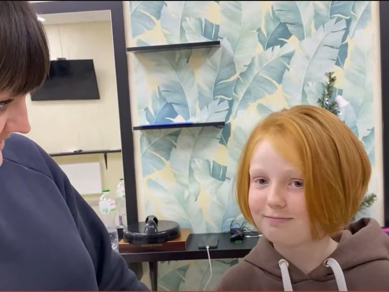 Стриглася вперше в житті. 9-річна Оксана відрізала косу, щоб купити тактичну каску для ЗСУ (ФОТО, ВІДЕО)