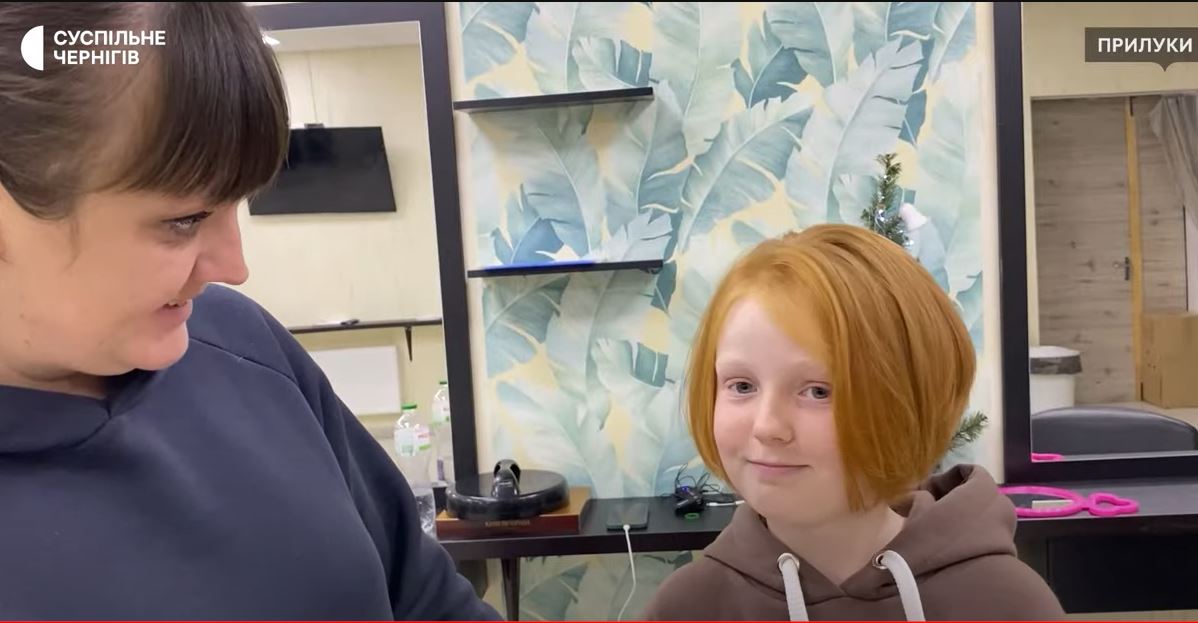 Стриглася вперше в житті. 9-річна Оксана відрізала косу, щоб купити тактичну каску для ЗСУ (ФОТО, ВІДЕО)