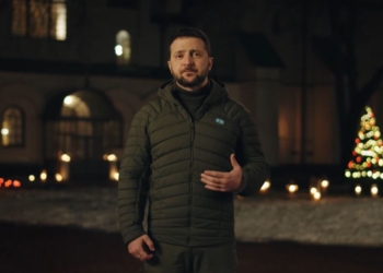 “Ми не будемо чекати дива, адже творимо його самі”, – Зеленський привітав з Різдвом християн західного обряду (ВІДЕО)