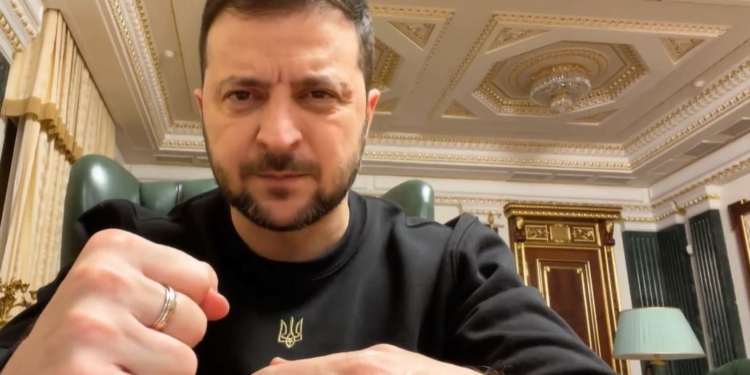 Зеленський розкритикував обмеження ціни на роснафту: “Світ ніяк не може наважитись на справжнє енергетичне роззброєння держави-терориста” (ВІДЕО)